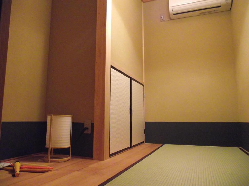 Kyo Machiya Guest House Makuya Кіото Номер фото